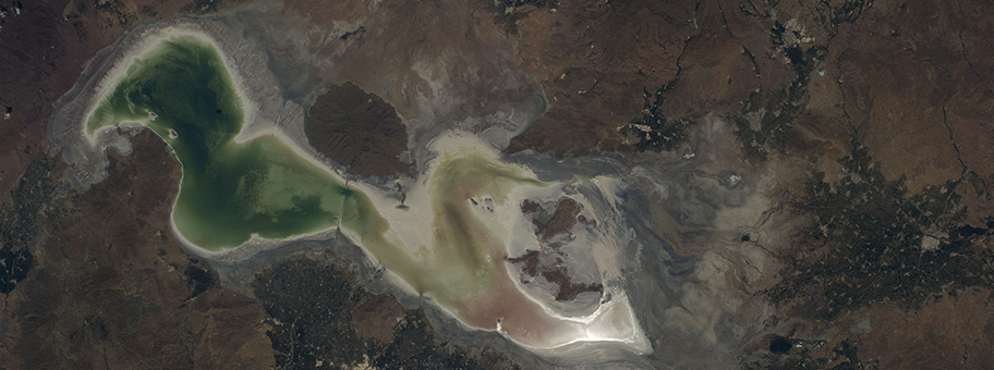 Der Urmia See wird immer kleinerseine Ausdehnung beträgt nur noch 12 Prozent seiner maximalen Grösse in den 1970er Jahren.