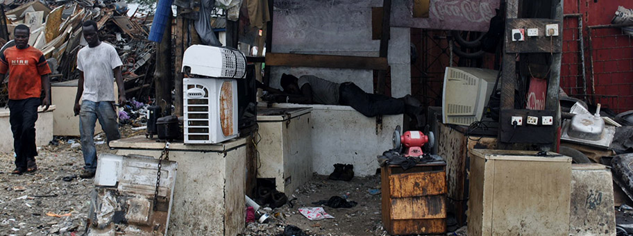 Arbeiter auf der Müllhalde von Agbogbloshie in Accra.