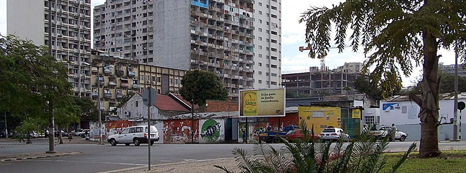 Hinter dem Rathaus von Maputo.