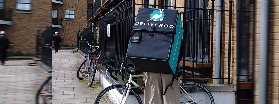 Fahrradkurier des OnlineLieferdienstes Deliveroo.