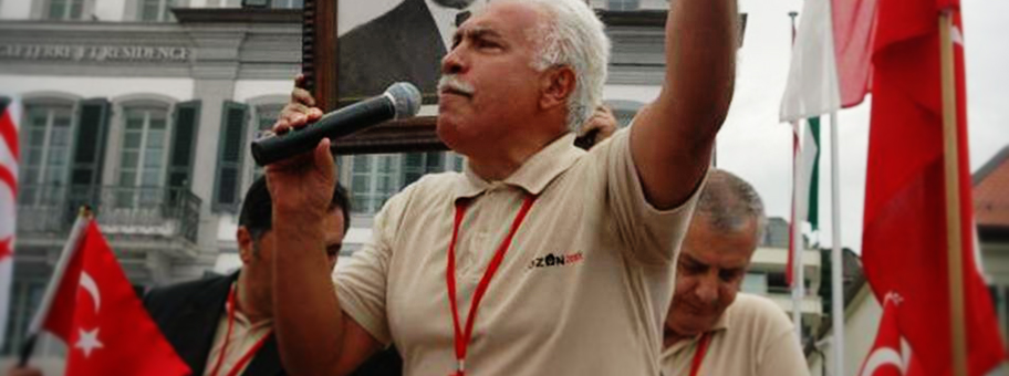 Der Chef der türkischen Heimatpartei Vatan Doğu Perinçek bei einer Rede in Lausanne, Schweiz.