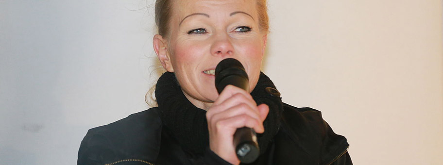 Schon 2015 wurde bekannt, dass der ExMann der früheren PegidaFrontfrau Kathrin Oertel (hier an einer Pegida Demonstration in Dresden am 05.01.2015) ein LKAMitarbeiter ist.
