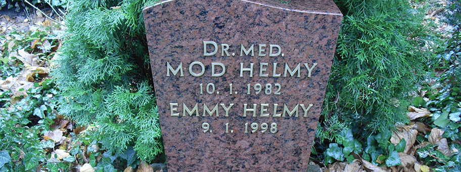 Grabstein des ägyptischen Arztes Mod Helmy (Gerechter unter den Völkern) auf dem Friedhof Heerstrasse in BerlinWestend.