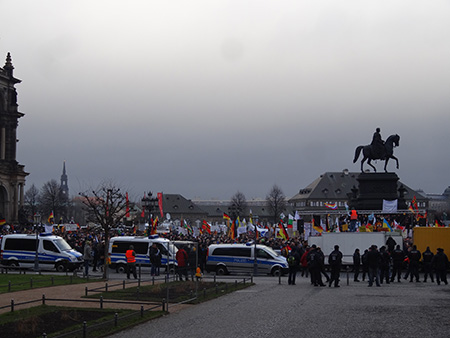 PEGIDA Demonstration mit 20.000 Teilnehmer in Dresden im Januar 2015.