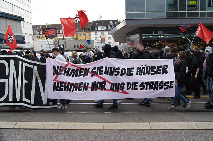 Zürich: Demo gegen die Räumung des Koch Areals