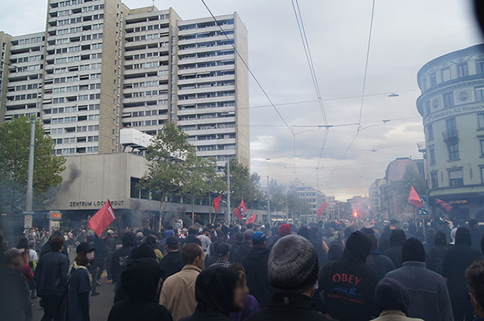 Zürich: Demo gegen die Räumung des Koch Areals