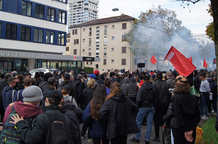 Zürich: Demo gegen die Räumung des Koch Areals