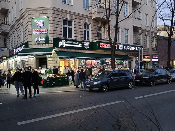 Berliner Stadtbild in der Sonnenalle, März 2026.
