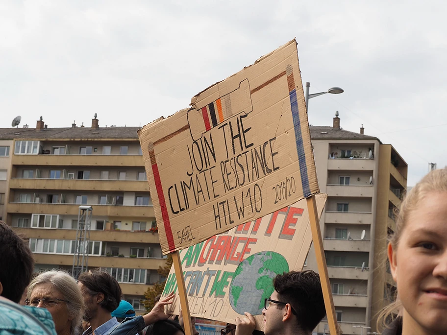 System Change, not Climate Change! vom abschliessenden #EarthStrike in Wien, September 2019.