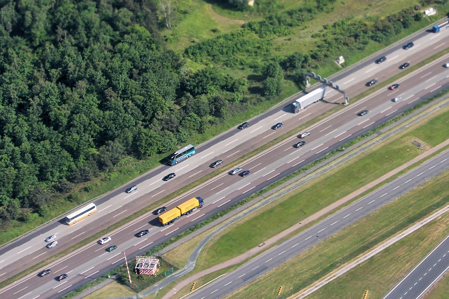 Bundesautobahn A5 bei Frankfurt am Main.