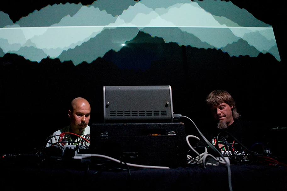 Mika Vainio und Ilpo Väisänen von der Elektronik-Formation «Pan Sonic» an einem Live-Gig im September 2006.