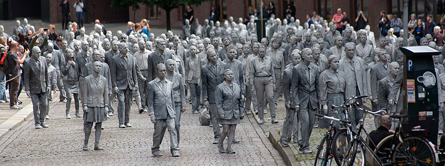 1000 Gestalten - KunstAktion zum G20-Gipfel auf dem Burchardplatz in Hamburg, 5. Juli 2017.
