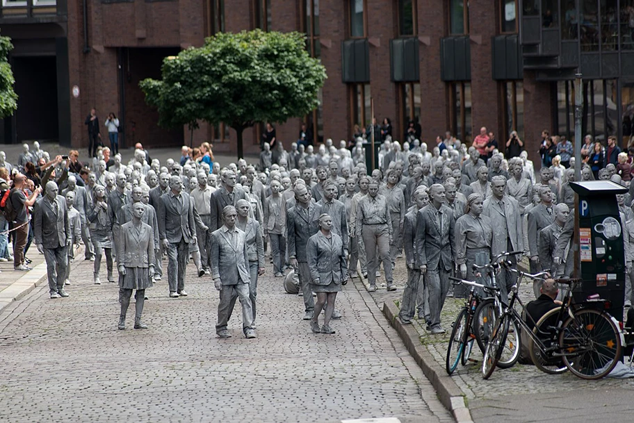 1000 Gestalten - KunstAktion zum G20-Gipfel auf dem Burchardplatz in Hamburg, 5. Juli 2017.