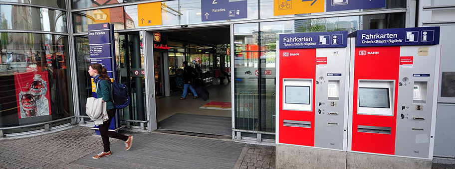 Haupteingang am Bahnhof Jena Paradies.