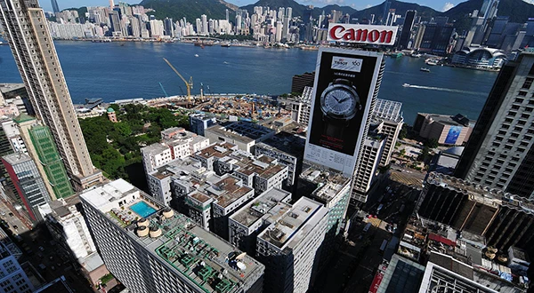 Das Zukunftspaket: Eine satirische Hitlerifizierung.