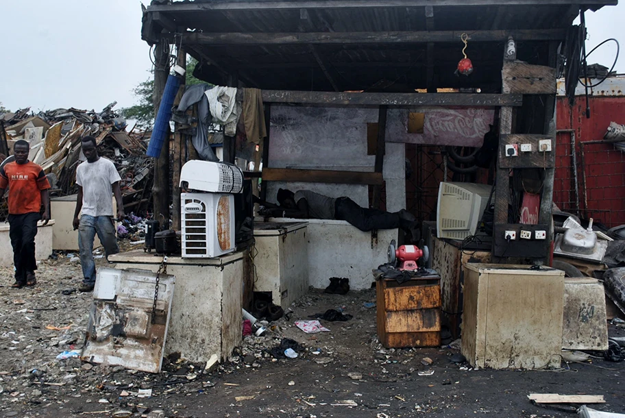 Arbeiter auf der Müllhalde von Agbogbloshie in Accra.