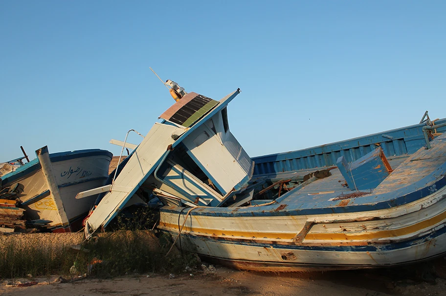 Alte Boote auf Lampedusa, mit denen sich Flüchtlinge übers Mittelmeer wagten.