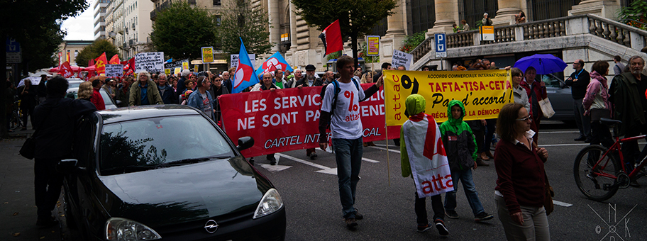 Demonstration in Genf am 11. Oktober 2014 gegen das TISA-Handelsabkommen.