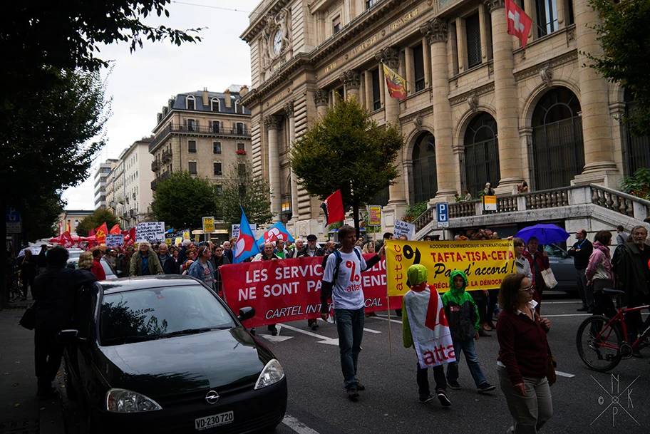 Demonstration in Genf am 11. Oktober 2014 gegen das TISA-Handelsabkommen.