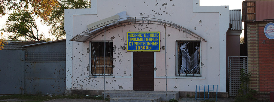 Zerstörtes Gebäude im Donbass.