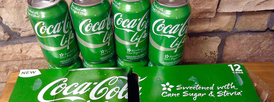 Coca-Cola mit Stevia-Extrakt (Steviolglykoside - ersetzt 37% des Zuckers).