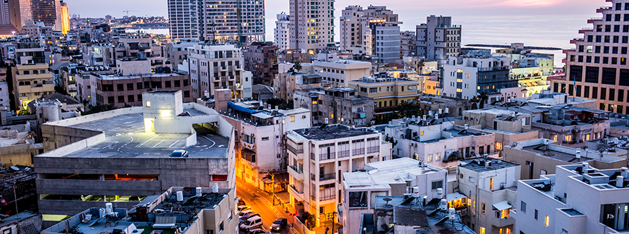 Tel Aviv in der Dämmerung.