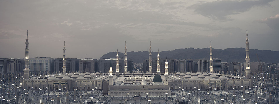 Die Prophetenmoschee (arabisch المسجد النبوي, al-masğid an-nabawī) in Medina ist nach der al-Haram-Moschee in Mekka die zweitheiligste Moschee im Islam.