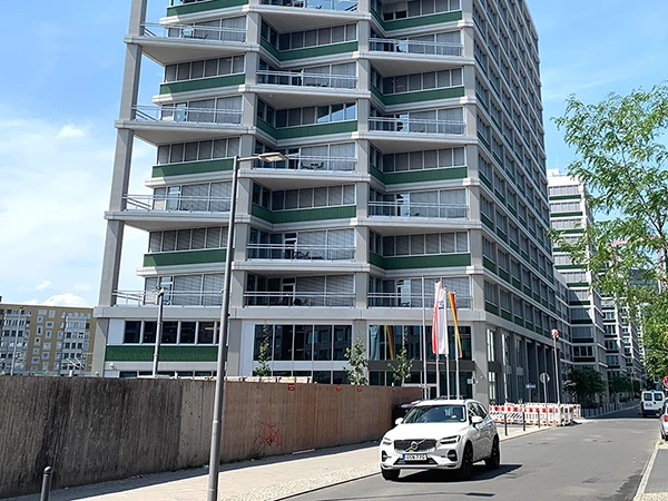 Der Softwarekonzern SAP mit Sitz in der George-Stephenson-Strasse in Berlin Mitte liefert IT-Lösungen, die speziell an die Bedürfnisse des Militärs angepasst sind.