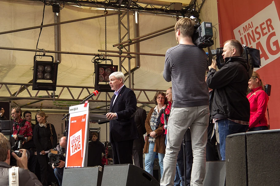 1. Mai 2013 in München. Kundgebung auf dem Marienplatz. Sprecher: Michael Sommer.