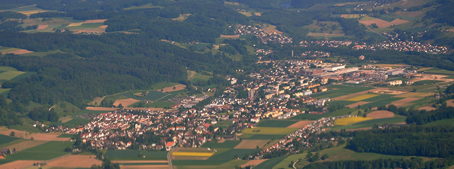 Luftaufnahme der Gemeinde Embrach im Kanton Zürich.
