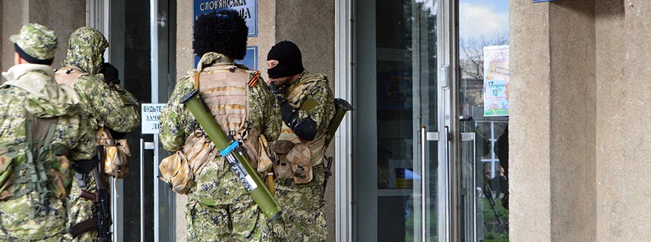 Ein Regierungsgebäude von Slawjansk unter der Kontrolle von bewaffneten prorussischen Einheiten, 14. April 2014.