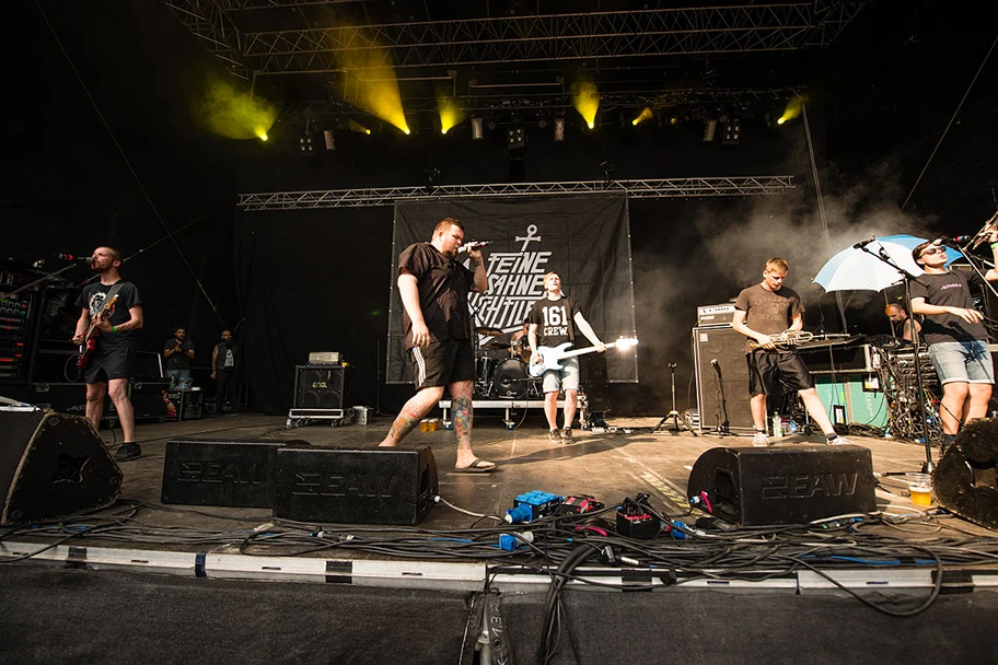 Die Punkband «Feine Sahne Fischfilet» am 32. Pfingst Open Air 2014 in Essen Werden.