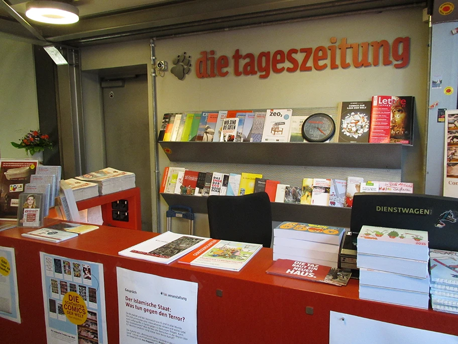 Shop der Tageszeitung (TAZ) an der Rudi-Dutschke-Strasse in Berlin.