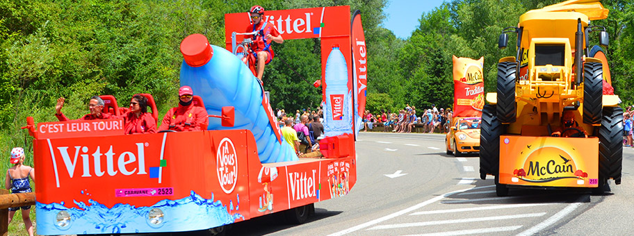 Werbefahrzeug von Vittel an der 11. Etappe der Tour de France 2014.