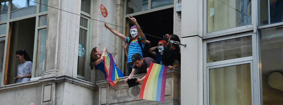 LGBT-Aktivist_innen während der Gay Pride Parade 2014 in Istanbul.