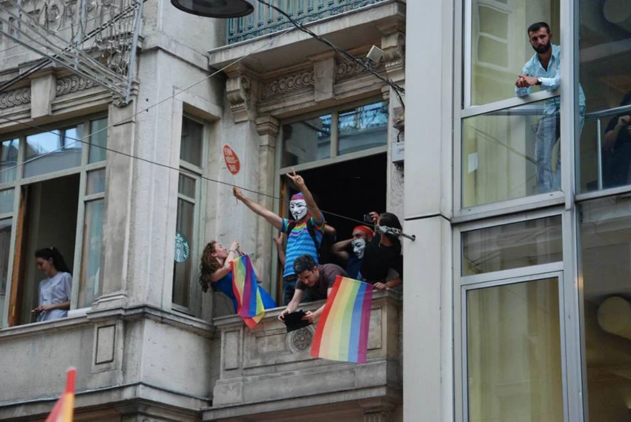 LGBT-Aktivist_innen während der Gay Pride Parade 2014 in Istanbul.