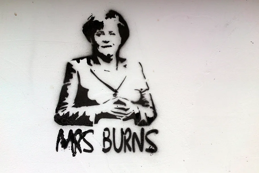 Merkel als Mrs. Burns - Stencil an einer Hauswand.