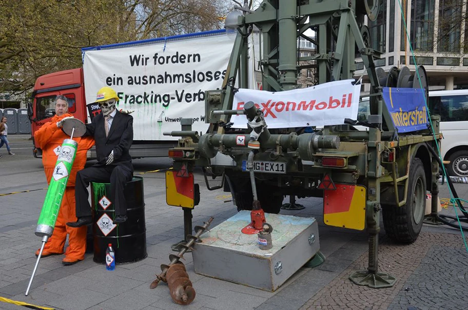 Protestaktion in Hannover gegen Fracking.