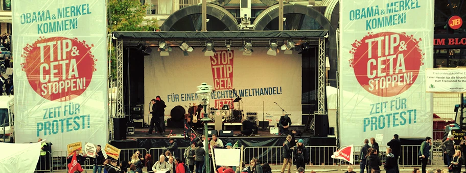 Demonstration am 23. April 2016 in Hannover unter dem Motto „TTIP und CETA stoppen. Für einen gerechten Welthandel“.