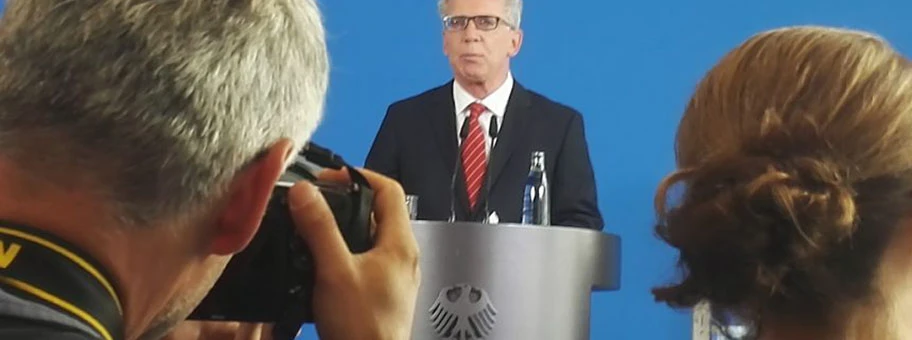 Innenminister de Maizière auf der Pressekonferenz zum Linksunten-Indymedia-Verbot.