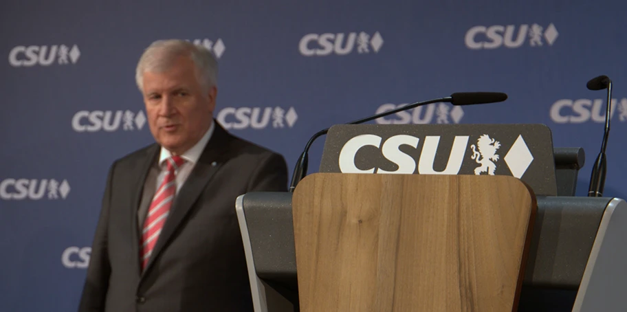 Der Bayerische Ministerpräsident und CSU-Vorsitzende Horst Seehofer am 16. Oktober 2017 kurz vor Beginn einer CSU-Pressekonferenz in München.