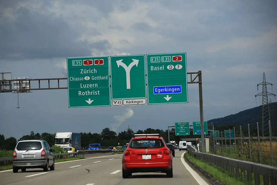 Verzweigung der A1 bei Härkingen, Schweiz.