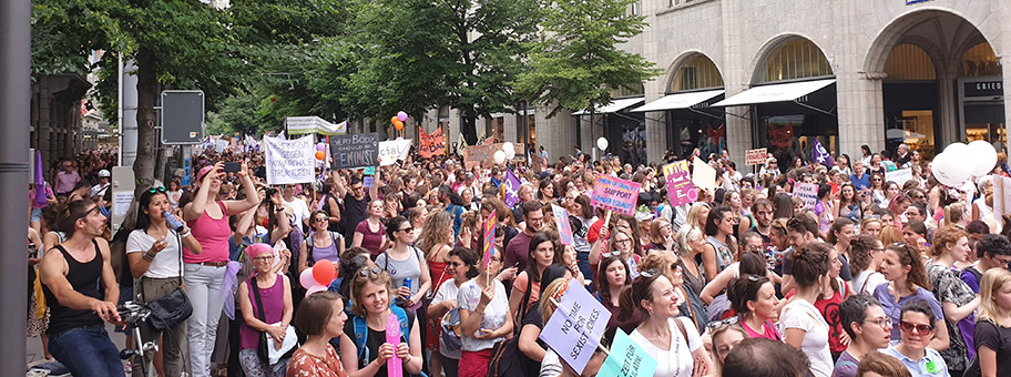 Frauenstreiktag in der Schweiz, Kundgebung in Zürich, Juni 2019.