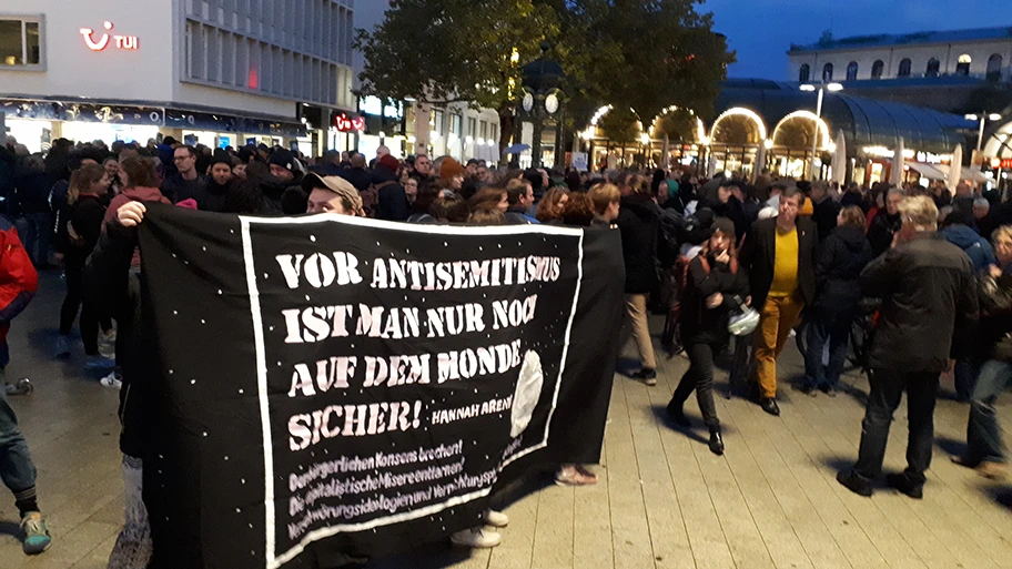 Mahnwache gegen Antisemitismus nach Anschlag in Halle, Hannover, Oktober 2019.