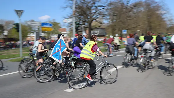 Protest-Fahrradtour von Wolfsburg nach Lüneburg, April 2023.