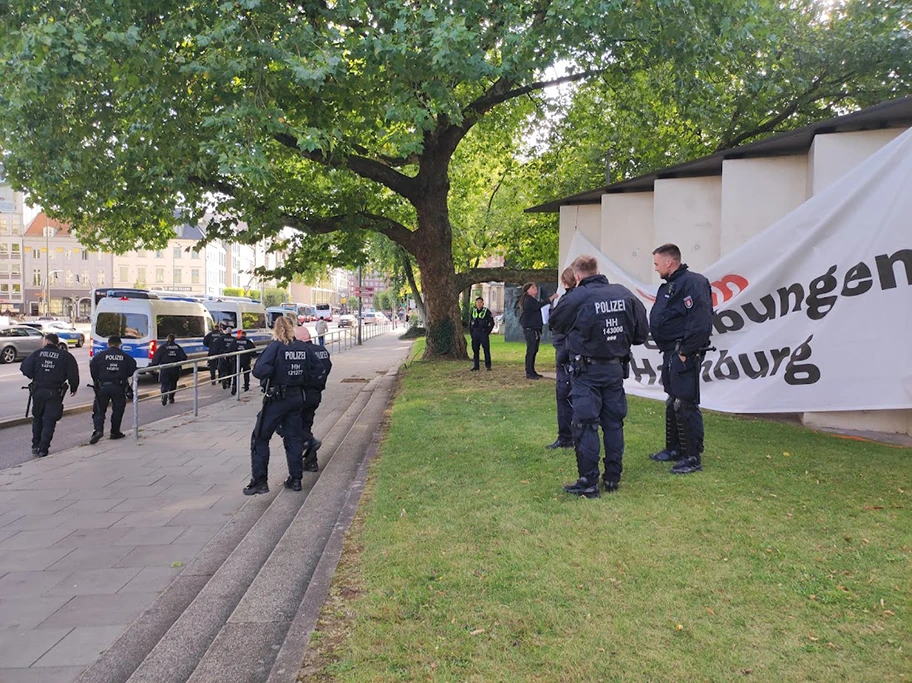 Ein Einsatzkommando von 12 Beamten beim beschriebenen Geschehnis.