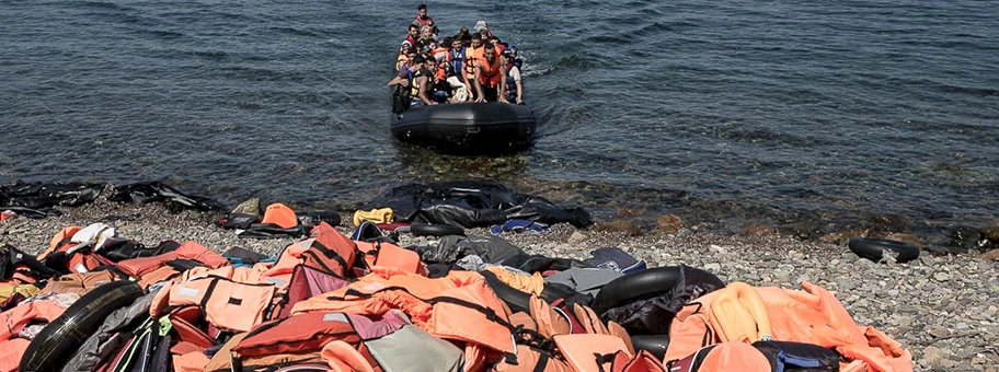 Migranten bei der Ankunft auf der griechischen Insel Lesbos.