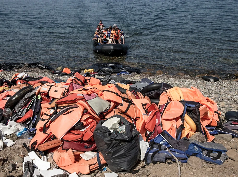 Migranten bei der Ankunft auf der griechischen Insel Lesbos.