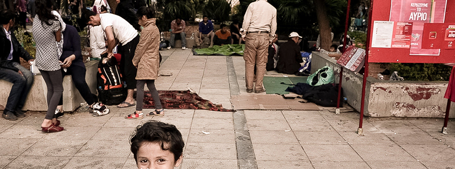 Flüchtlinge auf einem Platz in Athen.