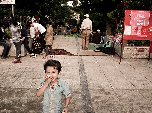 Flüchtlinge auf einem Platz in Athen.